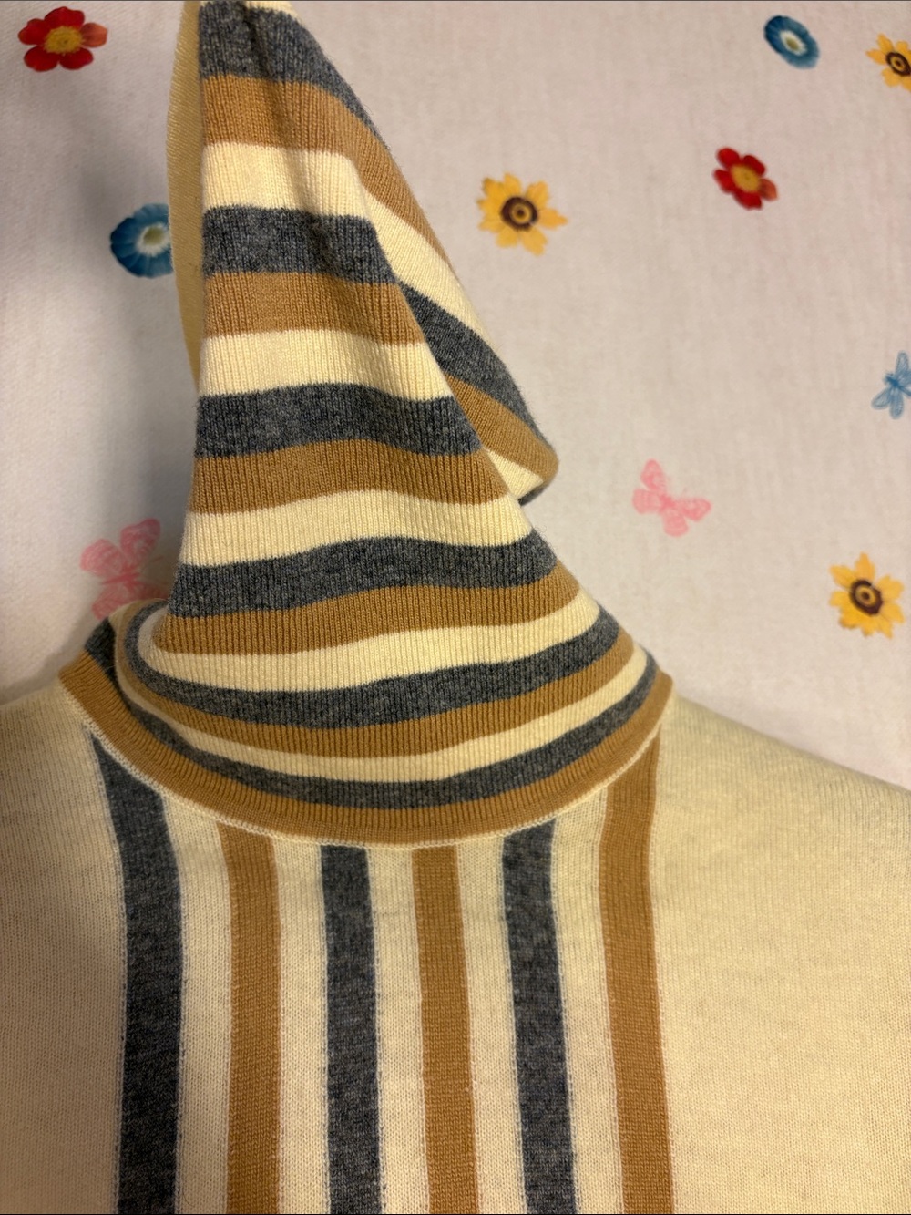 Vintage Jaeger - 100% Lambswool Cream Striped Turtleneck Sweater - Picture 4 of 9